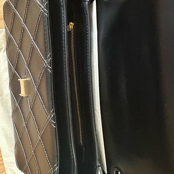 Fleming Soft Spectator Quilted  Leather Convertible Shoulder Bag. - Picture 10 of 11